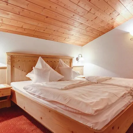 Awesome In St. Anton W/ 3 Bedrooms Appartement